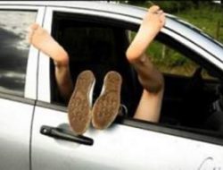 Camat Padang Tiji Kepergok Berduaan dengan Istri Orang dalam Mobil Dinas