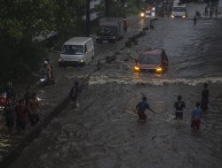 Daftar Ruas Jalan Jakarta yang Banjir Jumat Pagi Pengendara Diimbau Waspada
