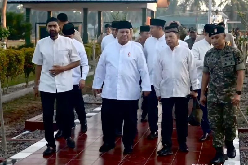Momen Prabowo Salat Id