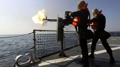 Trump Perintahkan Kapal Perang